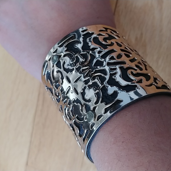 Gold filagree large cuff bracelet NWT - Picture 4 of 4